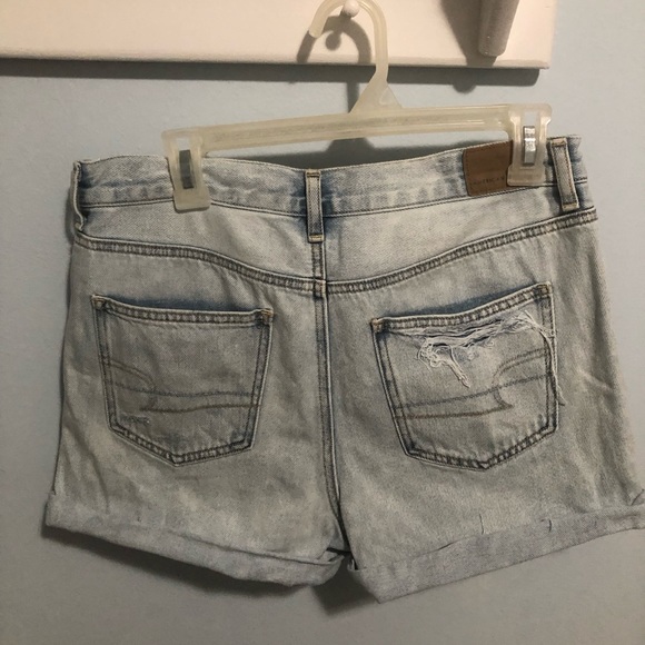 Women’s American Eagle mom shorts size 8. - Picture 2 of 5